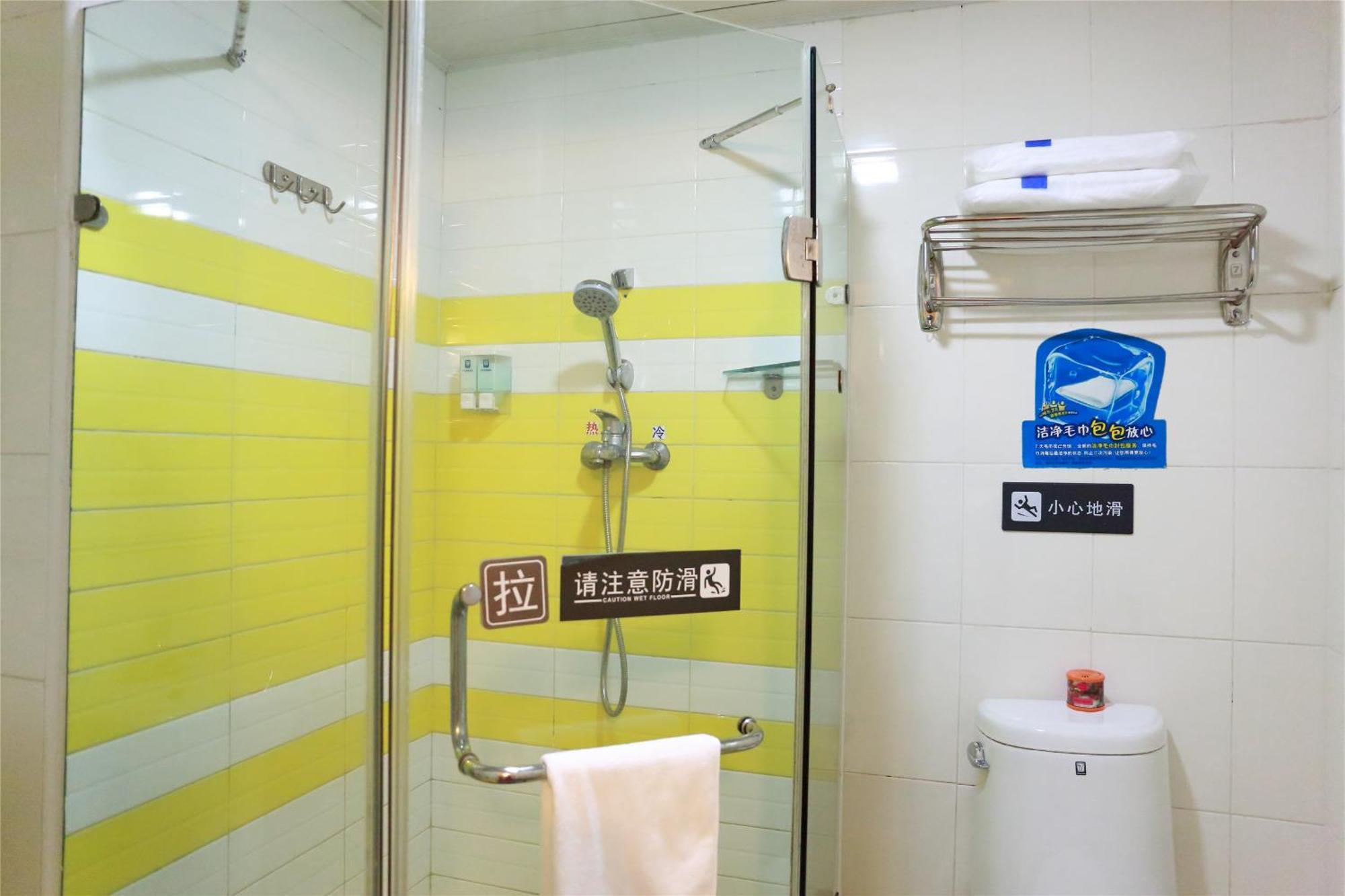 7Days Inn Guangzhou South Railway Station Huijiang Subway Station Exterior foto