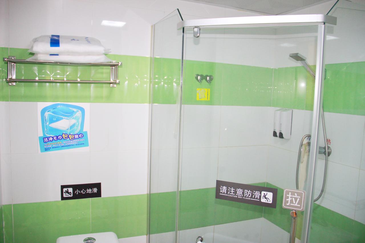 7Days Inn Guangzhou South Railway Station Huijiang Subway Station Exterior foto